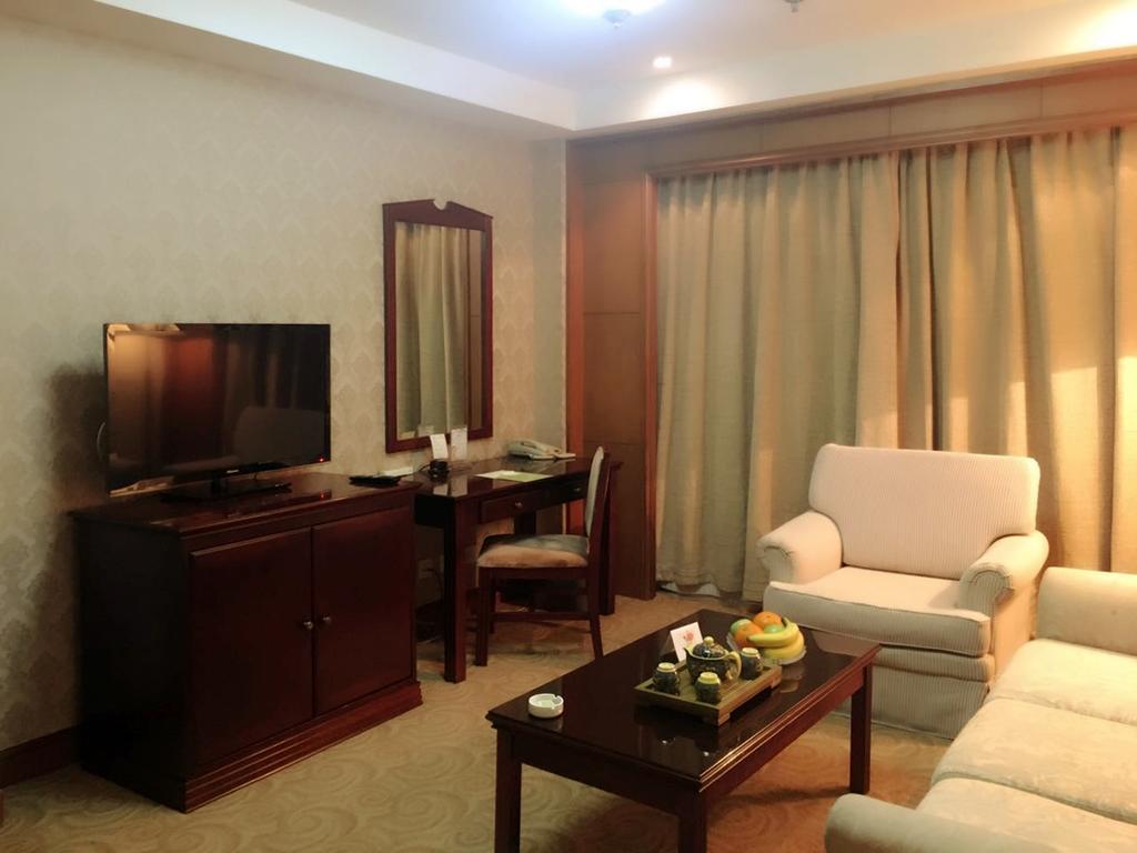 Central Plaza Hotel Dalian Eksteriør billede