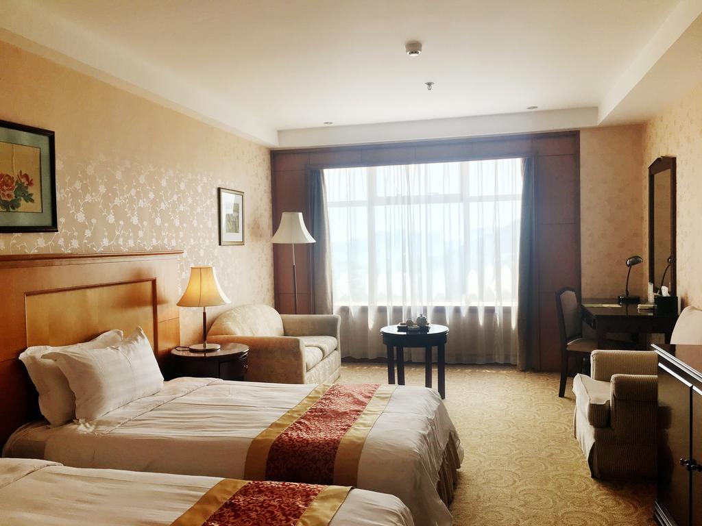 Central Plaza Hotel Dalian Eksteriør billede