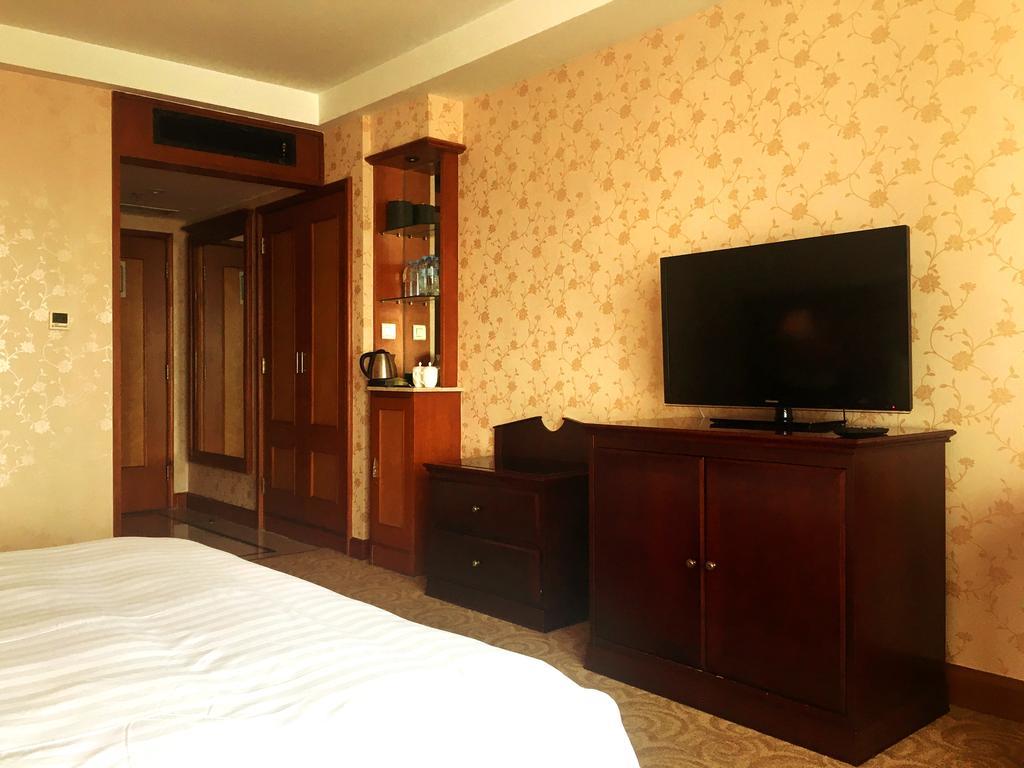 Central Plaza Hotel Dalian Eksteriør billede
