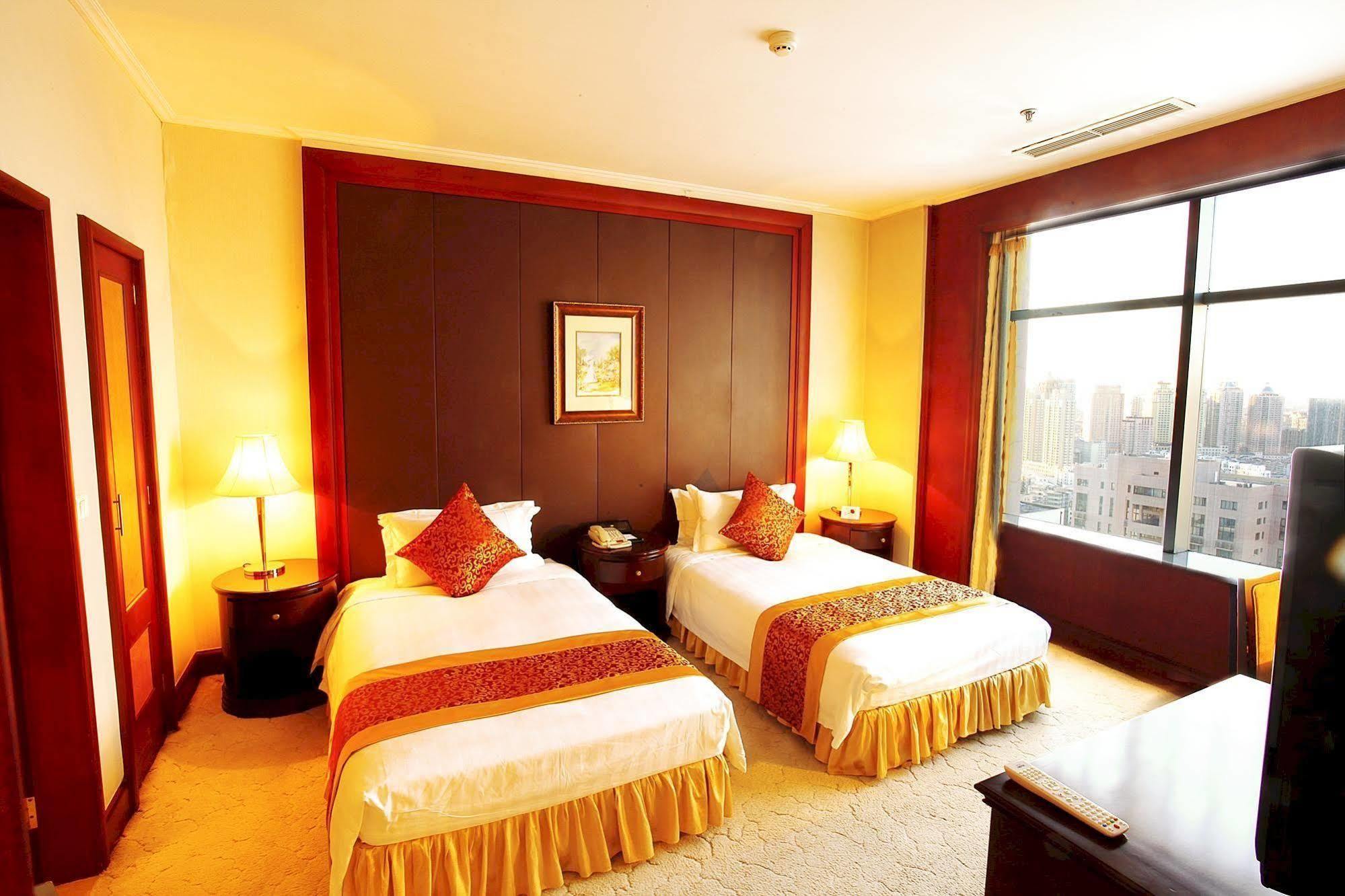 Central Plaza Hotel Dalian Eksteriør billede