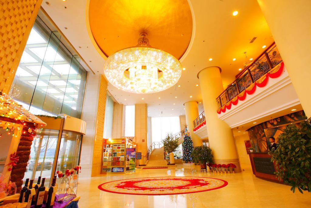 Central Plaza Hotel Dalian Eksteriør billede